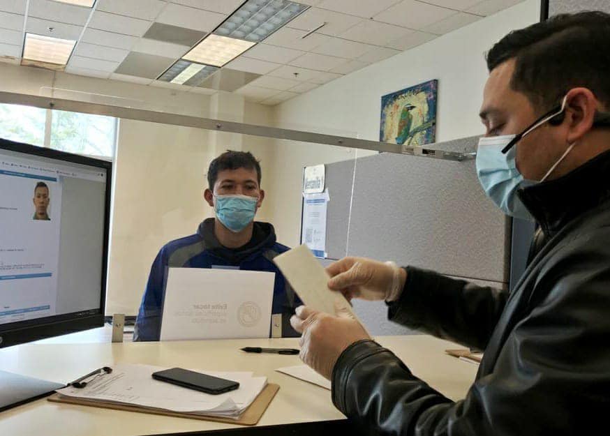 Salvadoreños ya pueden pagar trámites consulares en línea Qué Pasa