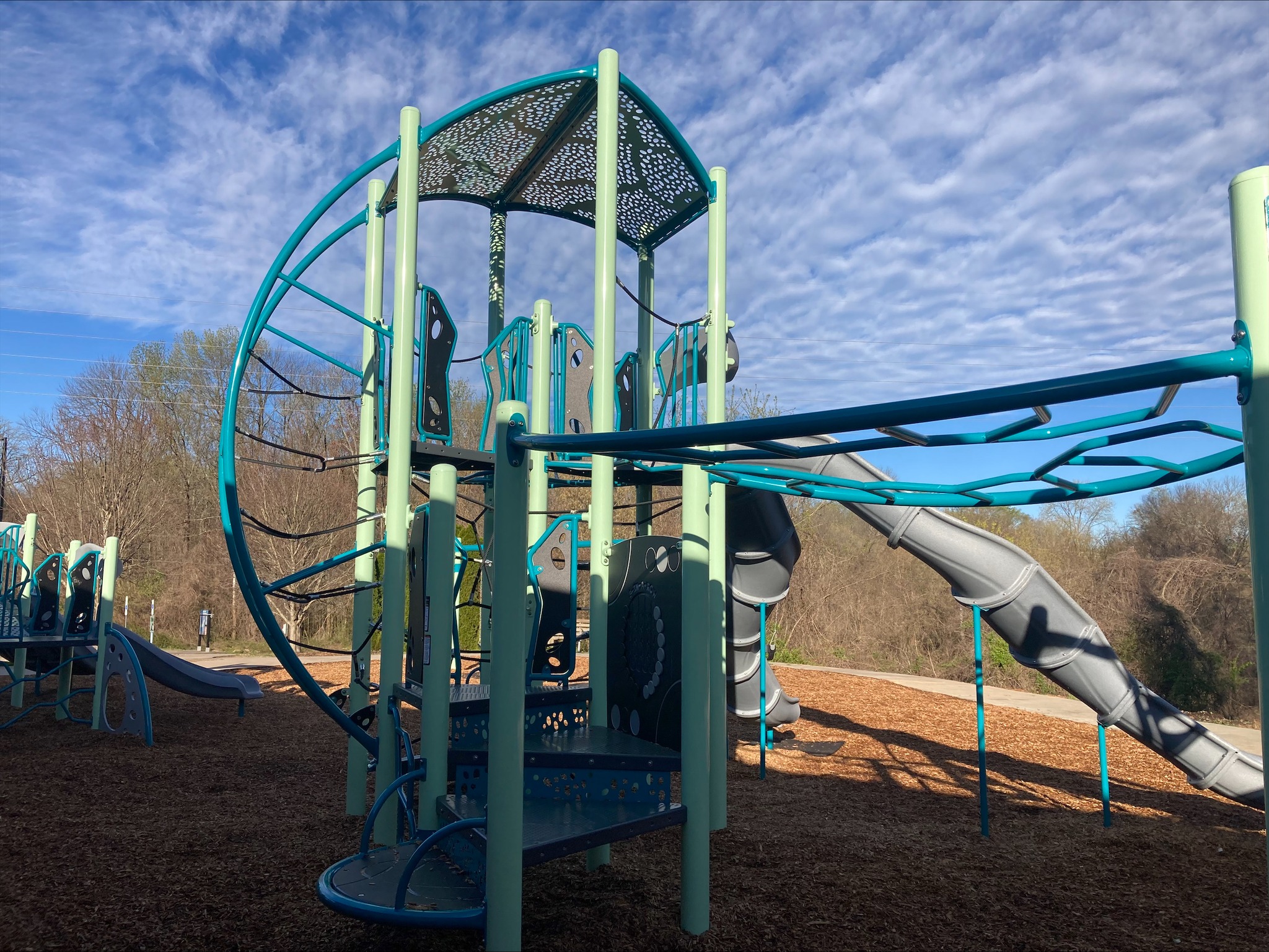 Nuevo parque infantil en Clanton Park Qué Pasa