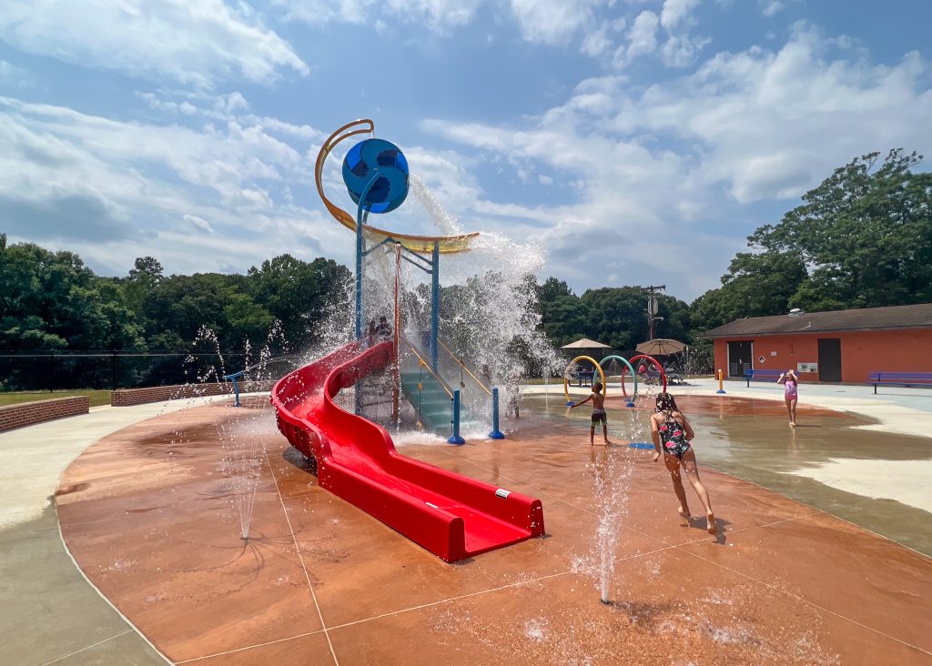 ¿Llevaste a tus hijos al nuevo splash pad de Sprague Street Park? Qué