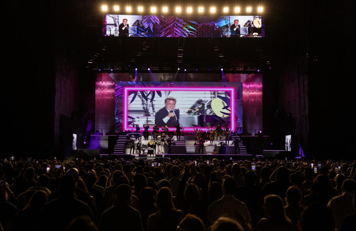 Miguel, hijo de Luis Miguel y Aracely Arámbula, debutará como cantante en  2025 - La 99.1 FM -, image size:1200x778