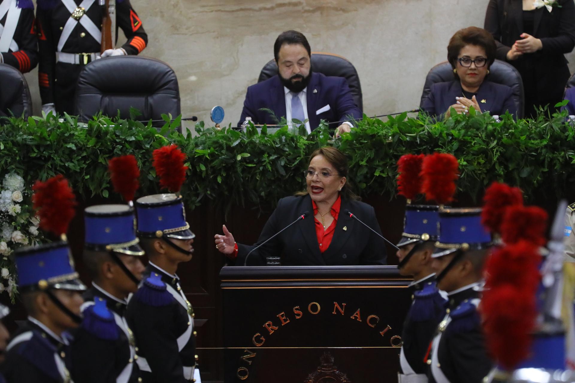 Castro pide a los opositores unir esfuerzos para reconstruir el Estado ...