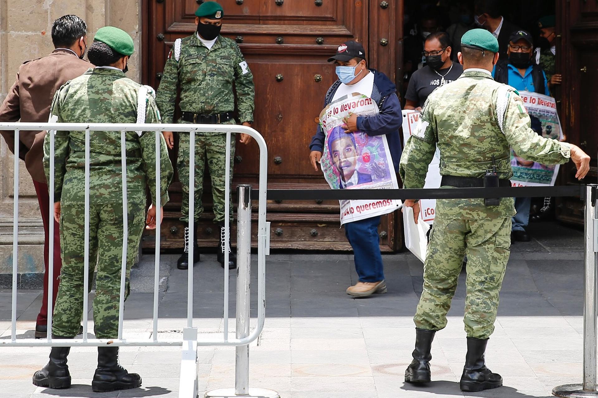 Enviados de nuevo a prisión 8 militares vinculados con el caso ...