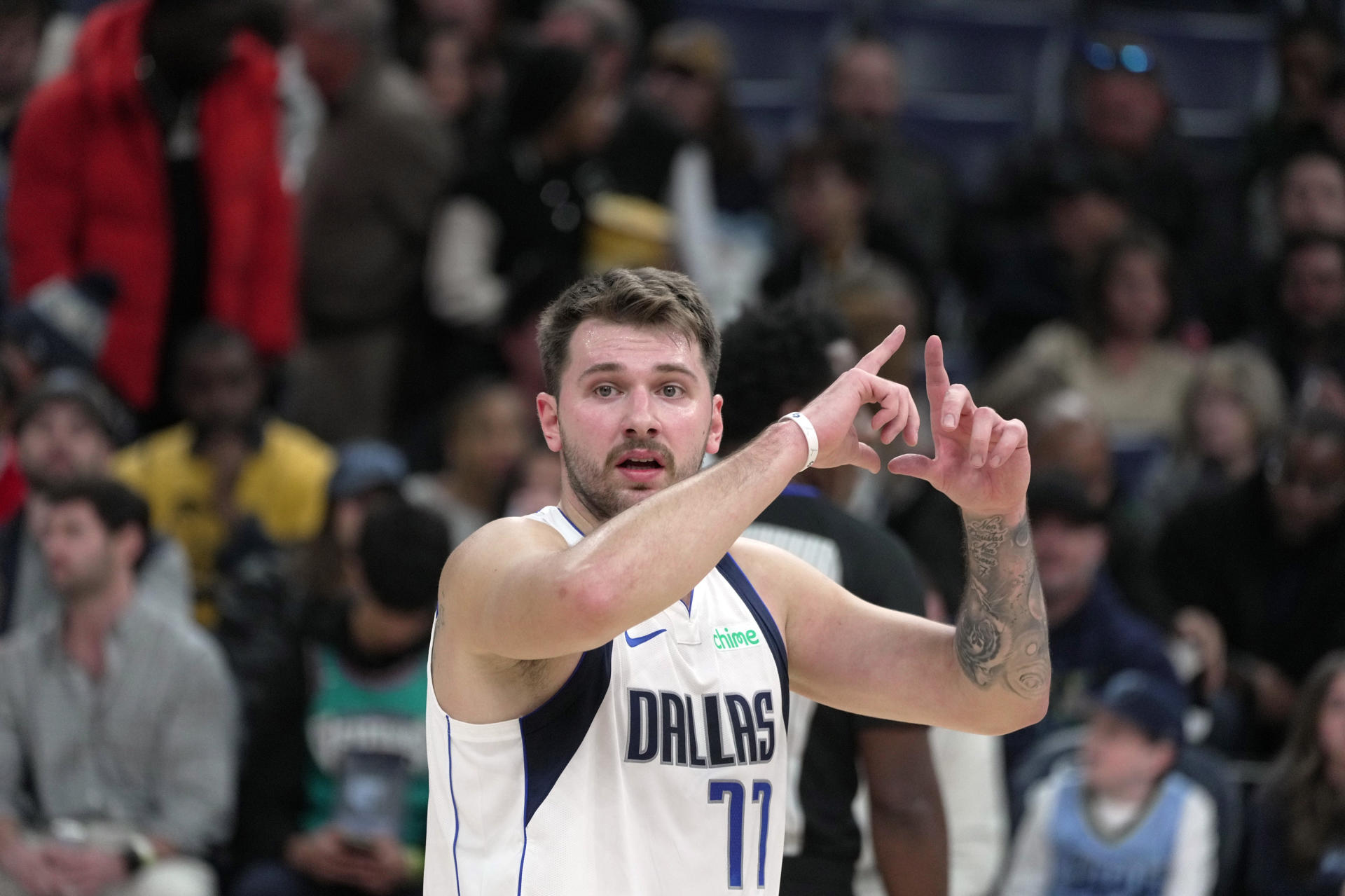 Doncic celebra su 25 cumpleaños con triple-doble y triunfo en Toronto ...