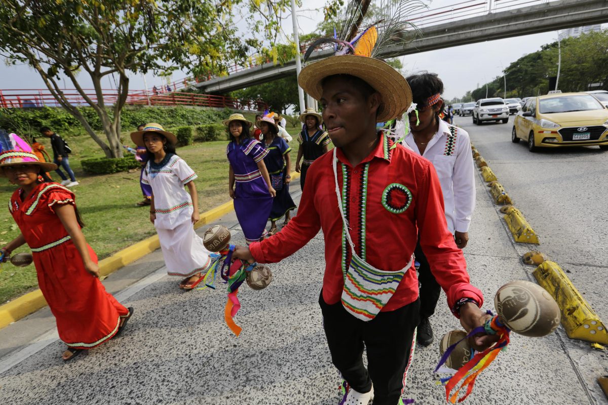 Indígenas Ngäbe Buglé llevan su cultura en la capital de Panamá para