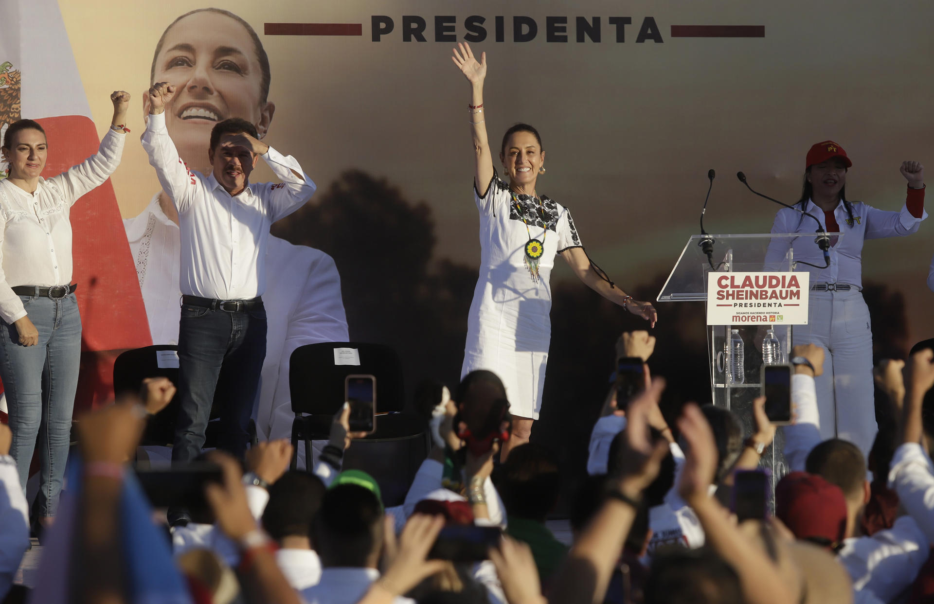 Claudia Sheinbaum se compromete a ampliar la infraestructura para conectar  a México | Qué Pasa