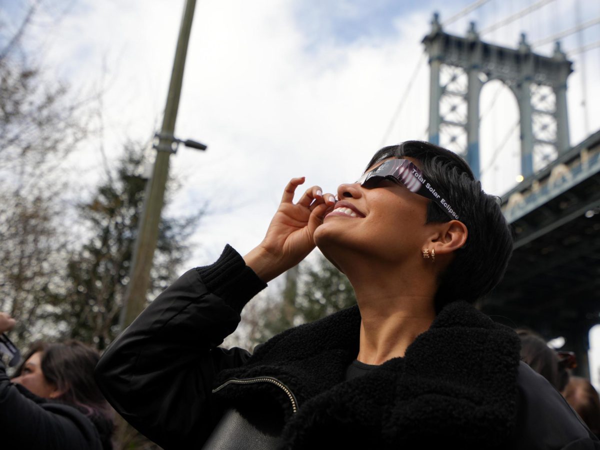 Stephani Bridge Expectación por eclipse solar agota las gafas gratuitas de las ...