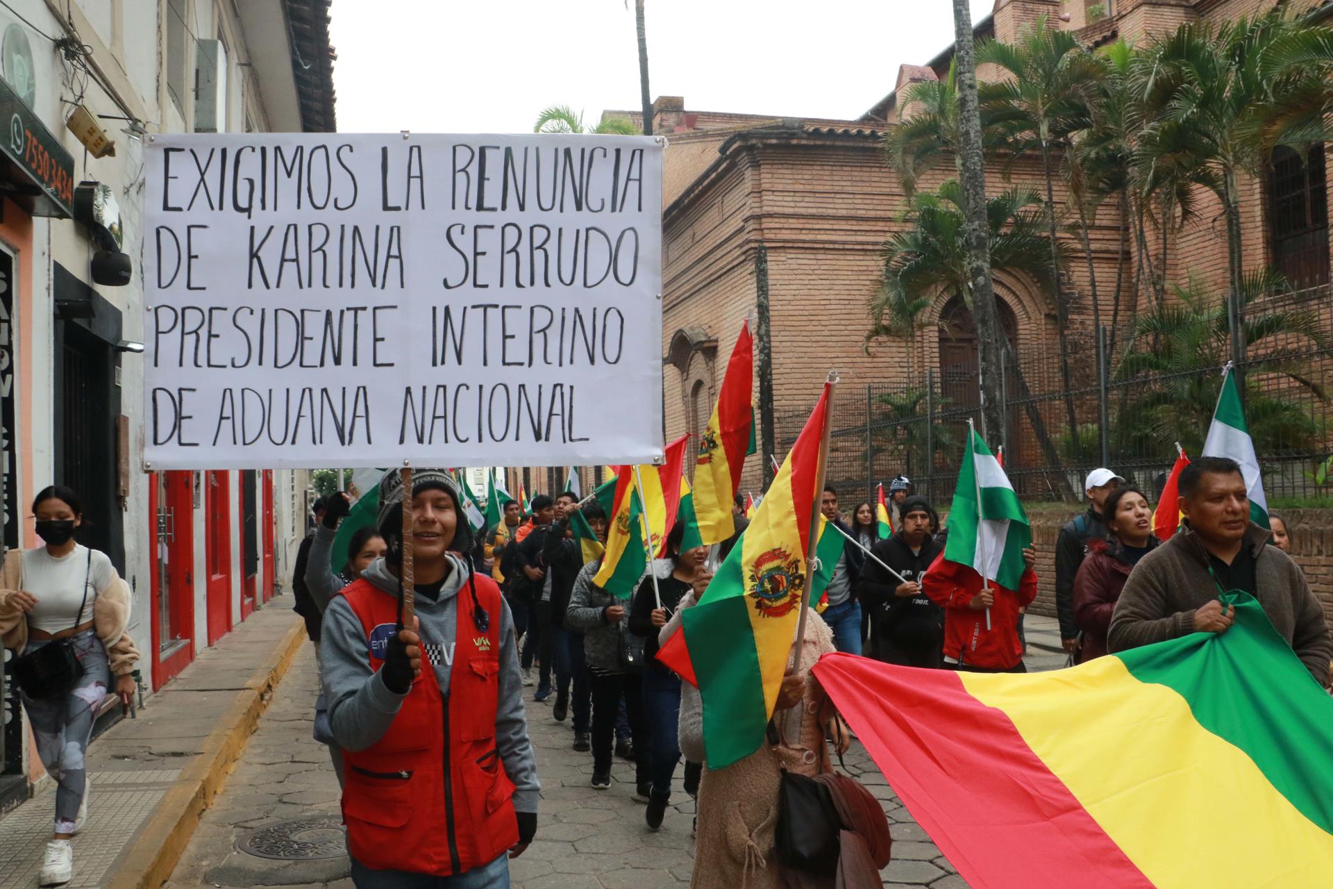 Comerciantes y transportistas marchan y bloquean vías por la falta de ...