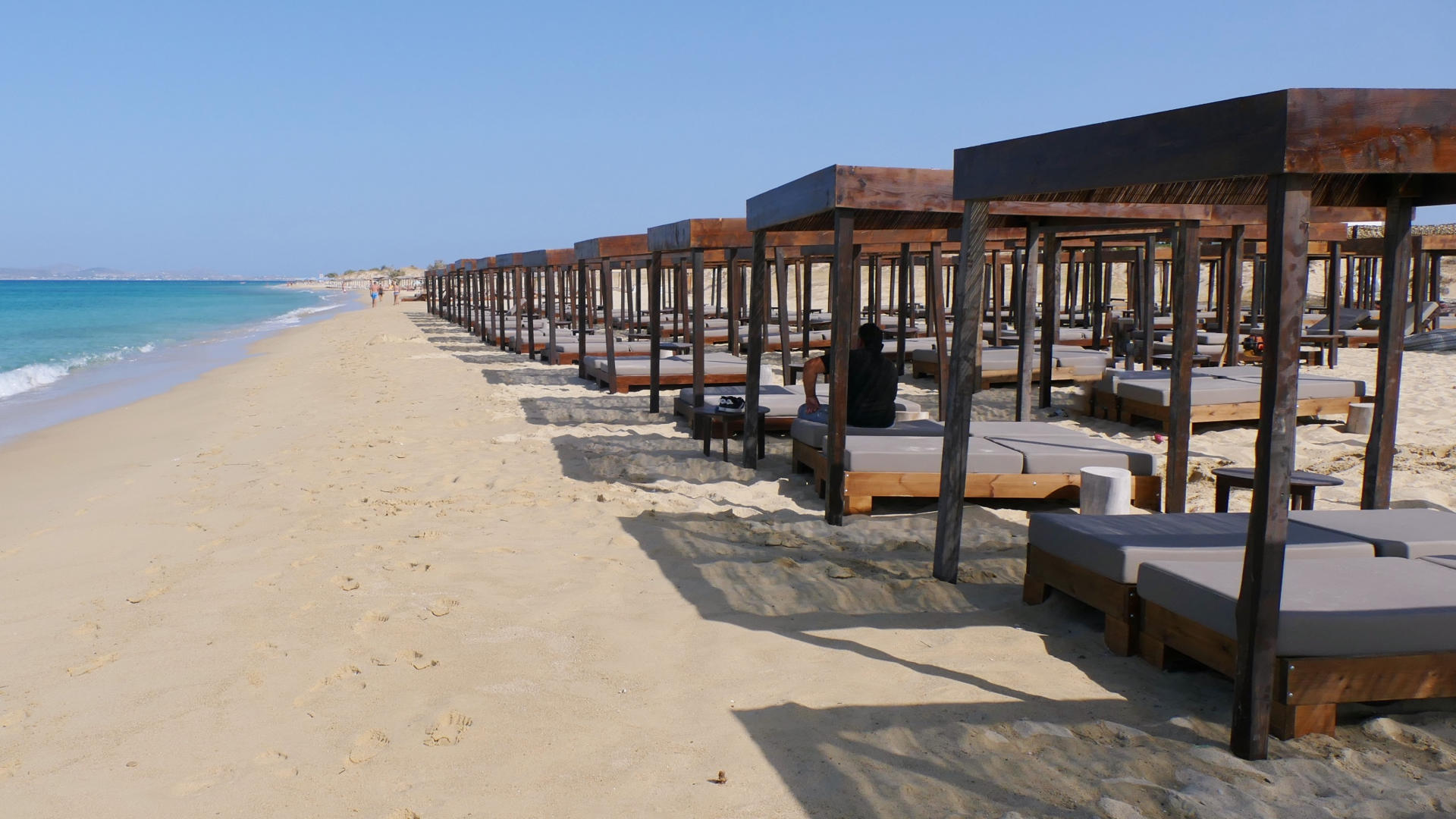 Grecia recurre a multas para acabar con la ocupación ilegal de playas por  los chiringitos | Qué Pasa, image size:1920x1080