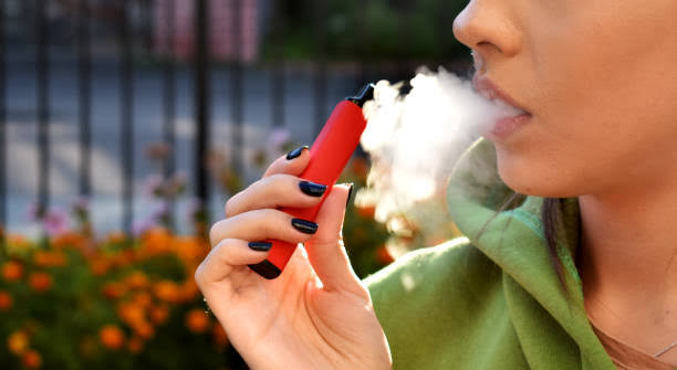 Detecta si tu hijo usa vapeadores; ayúdalo a dejar su consumo