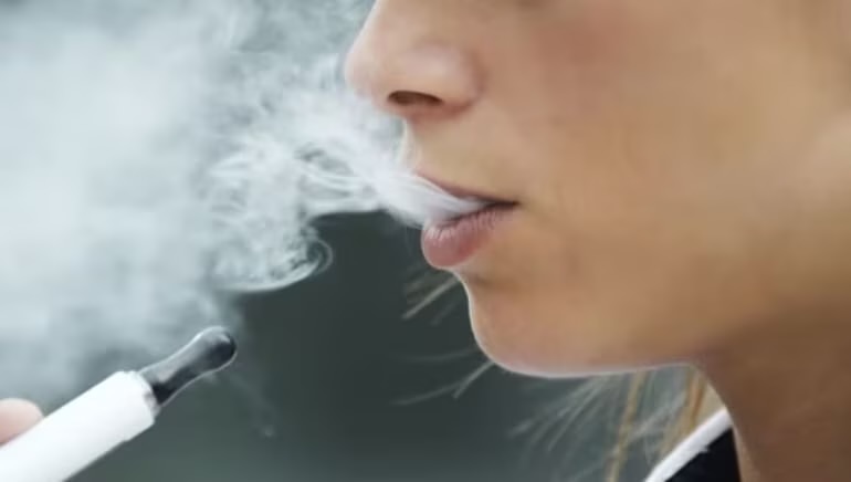 elf bar vape uk Son peligrosos los cigarrillos electrónicos y vapear? main image 0