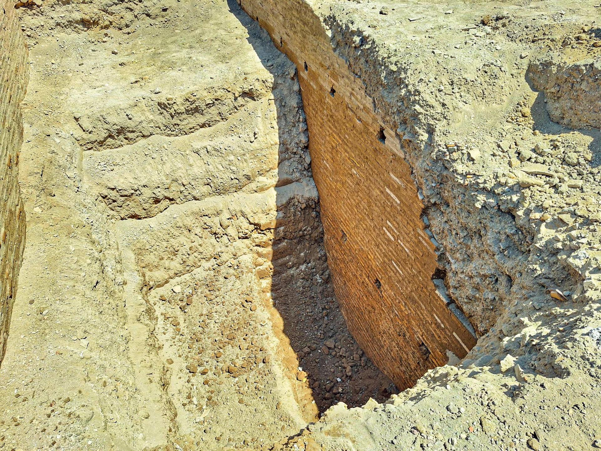 Hallan restos de una estructura medieval defensiva frente a San Juan de ...