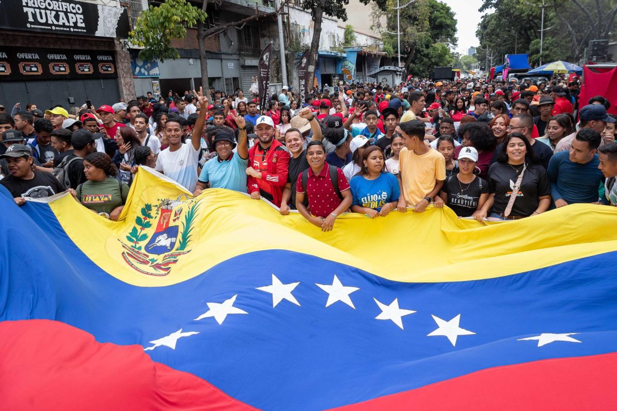 El chavismo moviliza a cientos de jóvenes en respaldo a la ...