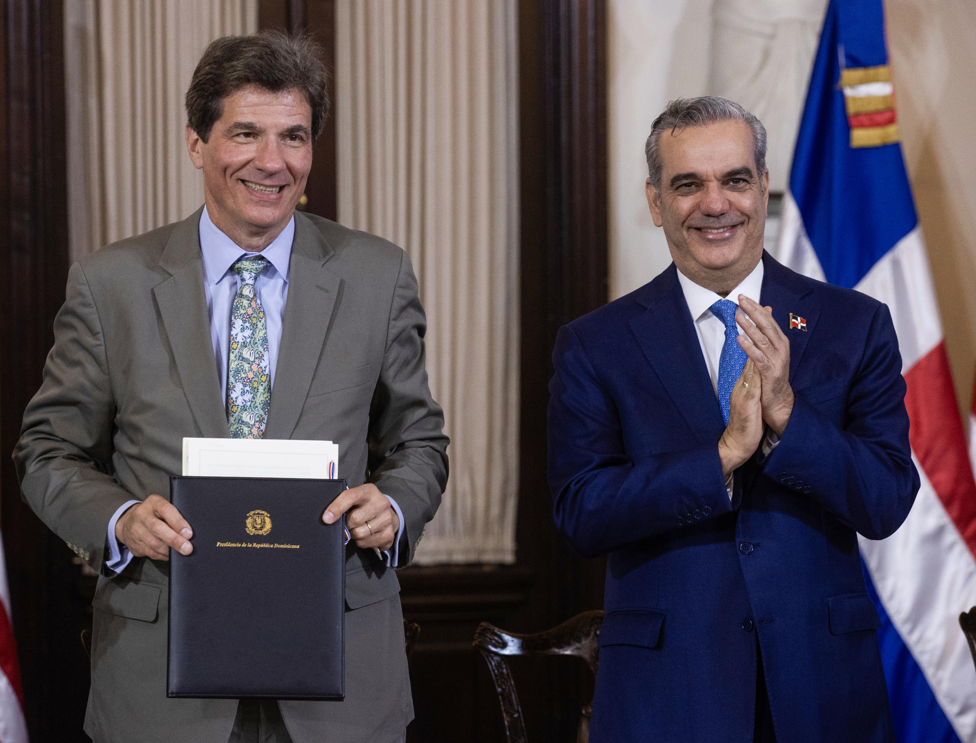 República Dominicana y EEUU firman pacto de Cielos Abiertos que ...