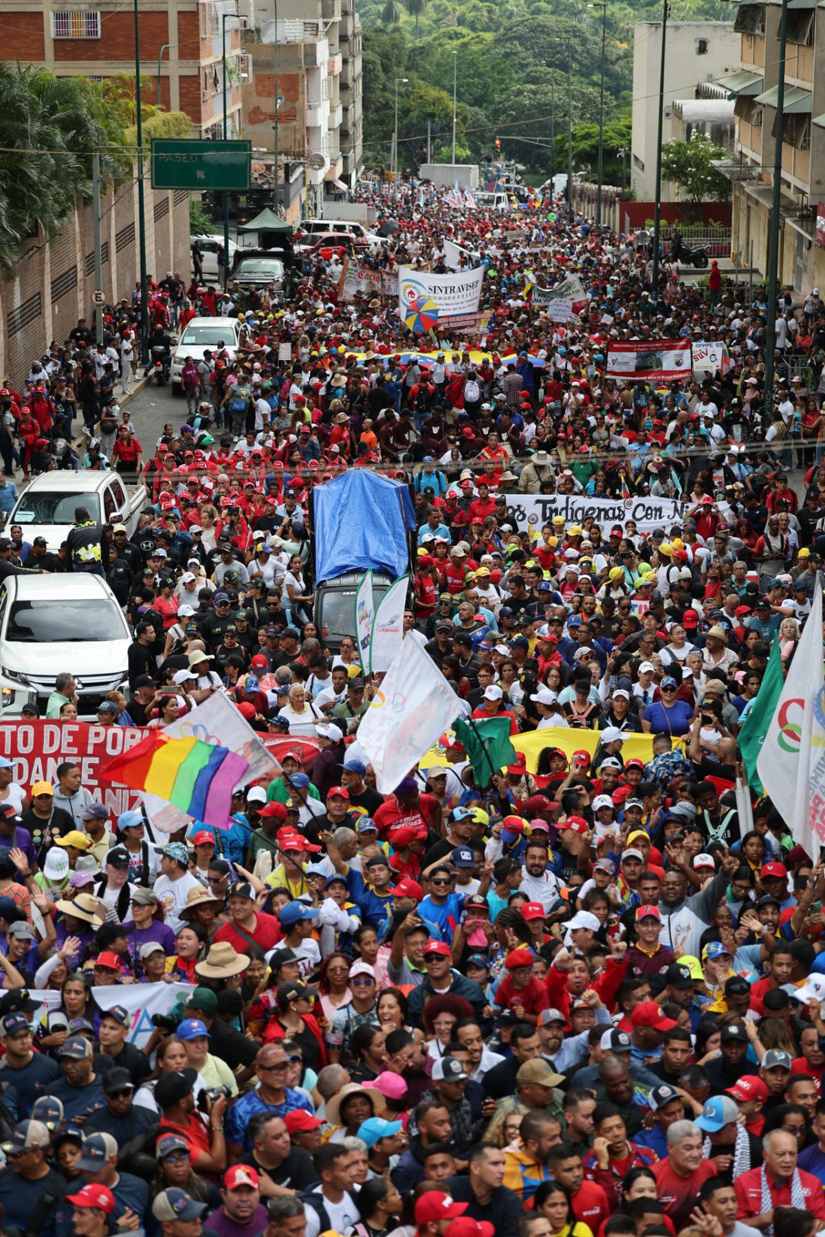 Chavistas marchan en Caracas para celebrar "gran victoria" de Maduro en ...