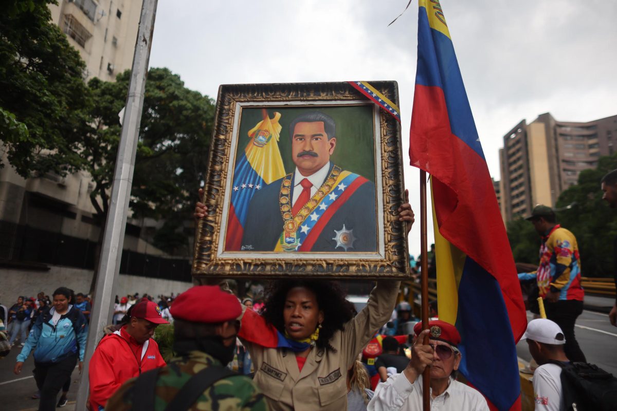 Chavistas marchan en Caracas para celebrar "gran victoria" de Maduro en ...