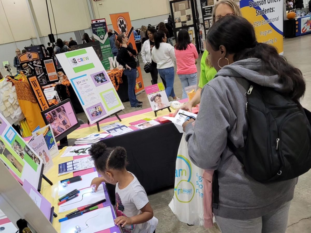 Realizan feria de escuelas magnet en Winston-Salem