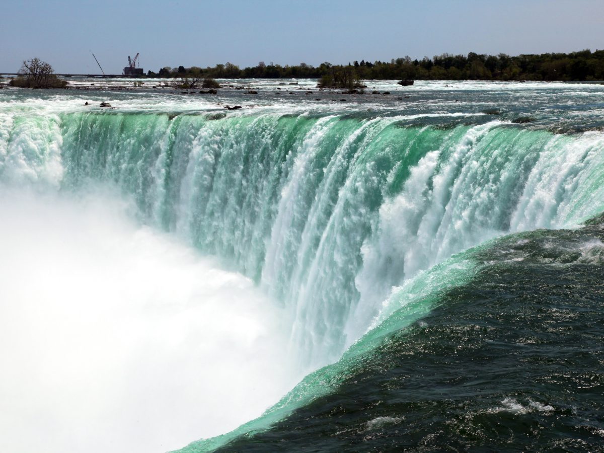 ¡Tragedia! Mujer se lanza con sus 2 hijos a las Cataratas del Niágara