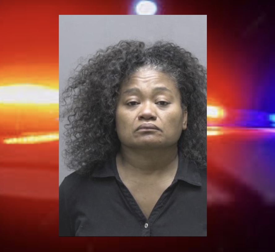 Mujer arrestada por presunto asesinato de su hijo en Burlington | Qué Pasa