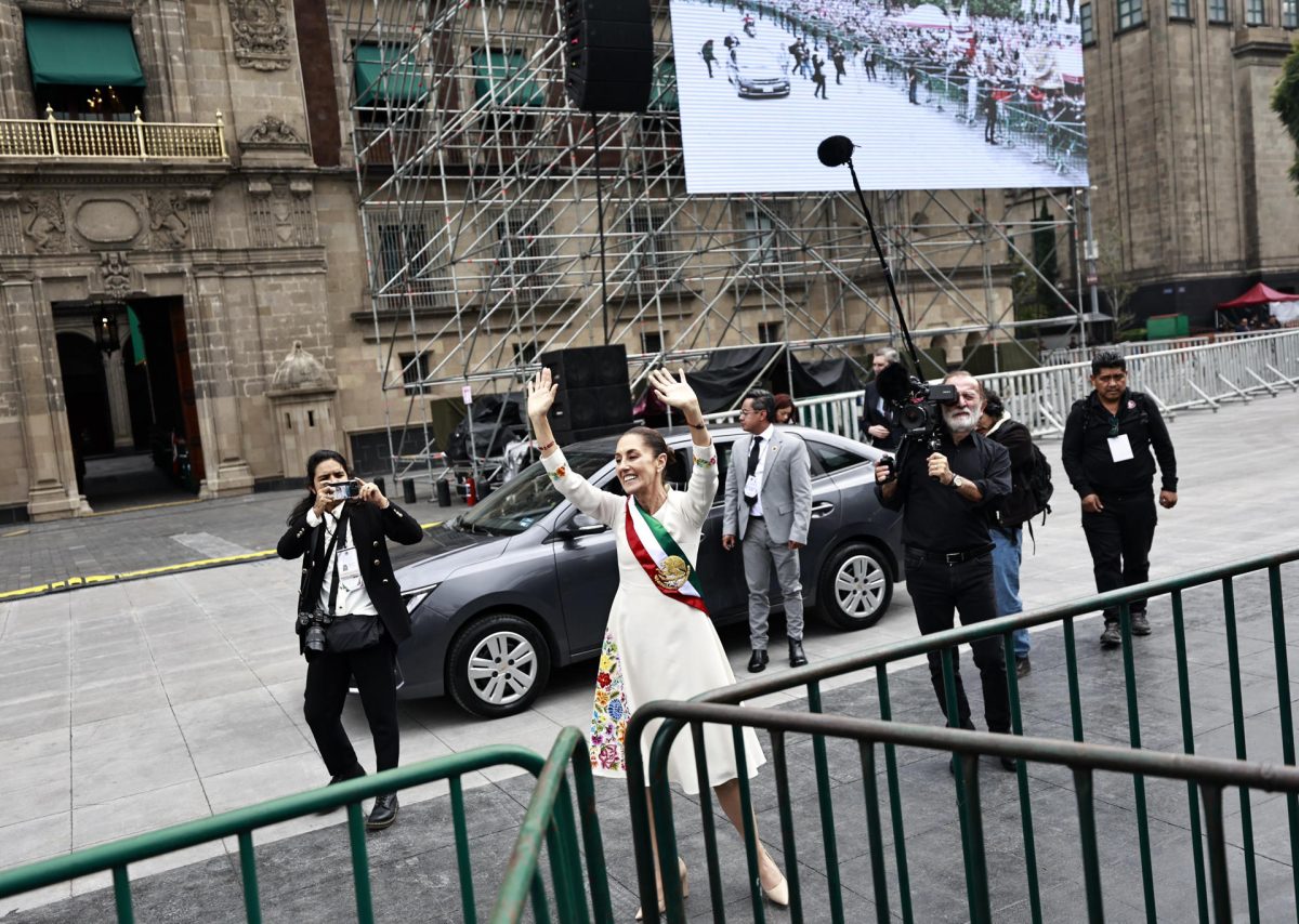 Sheinbaum llega al Palacio Nacional como presidenta para comer con ...