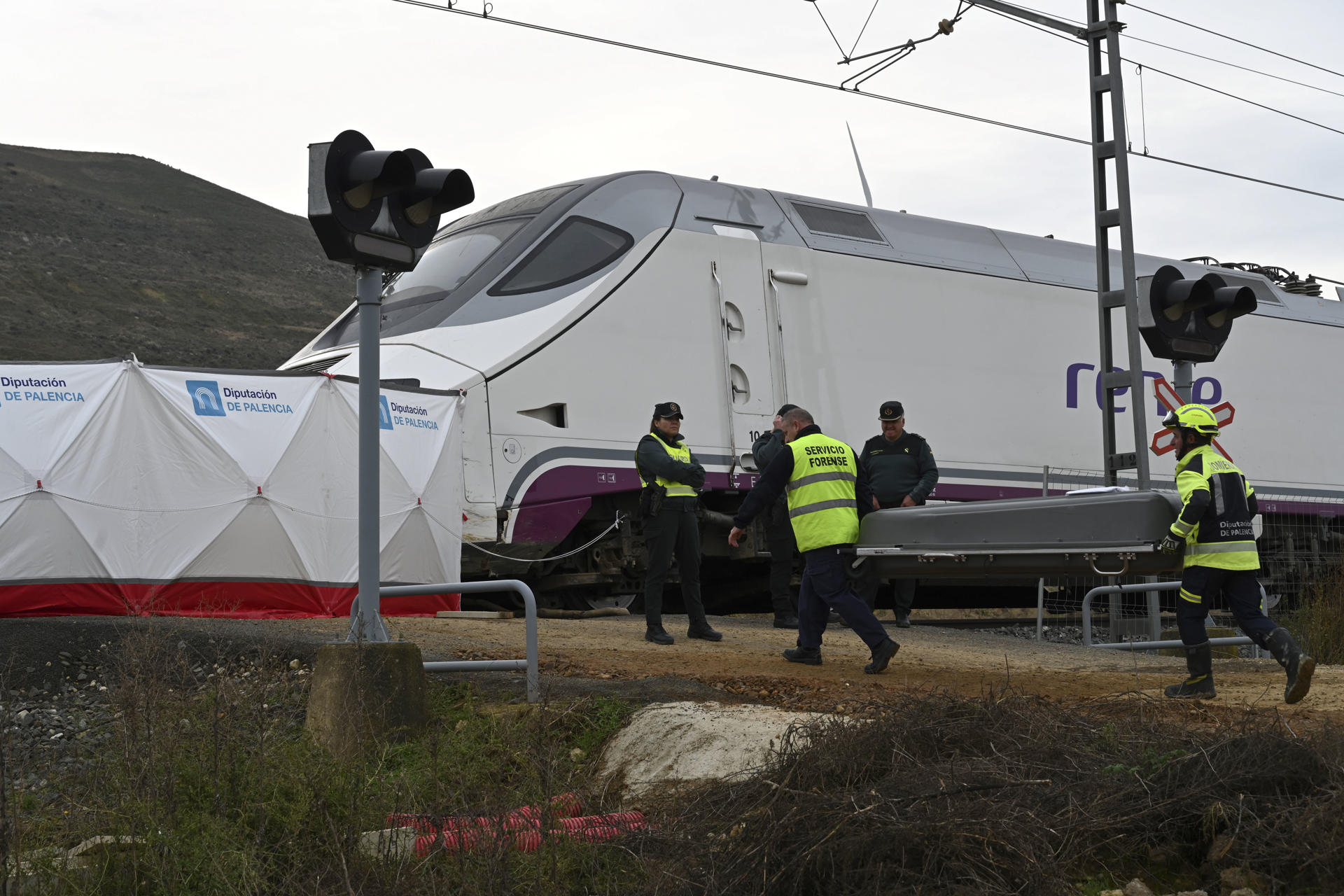 Un trabajador portugués y uno indio muertos al chocar un tren y un ...