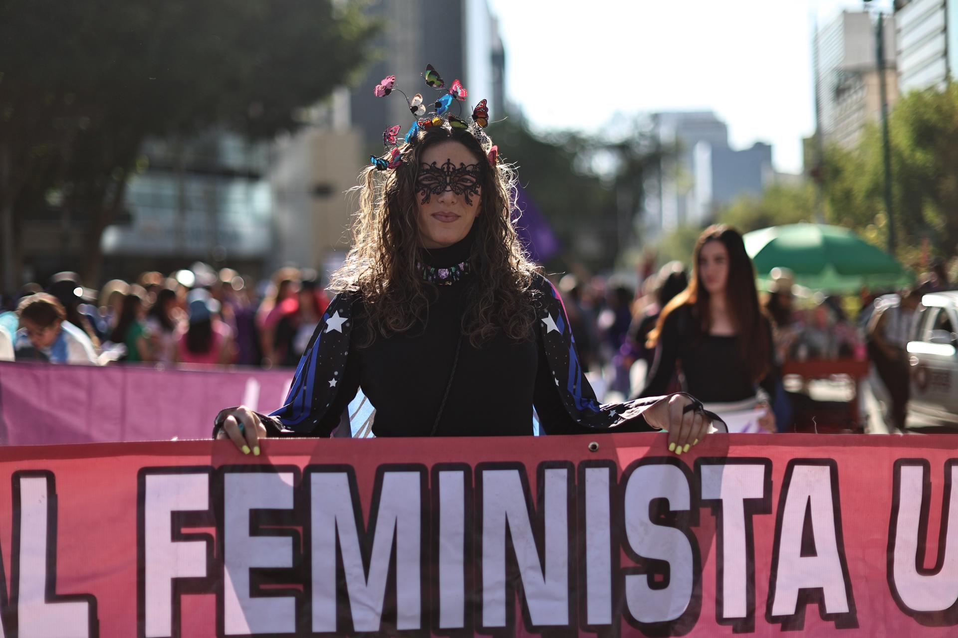 Mujeres toman las calles de la Ciudad de México para exigir alto a los ...