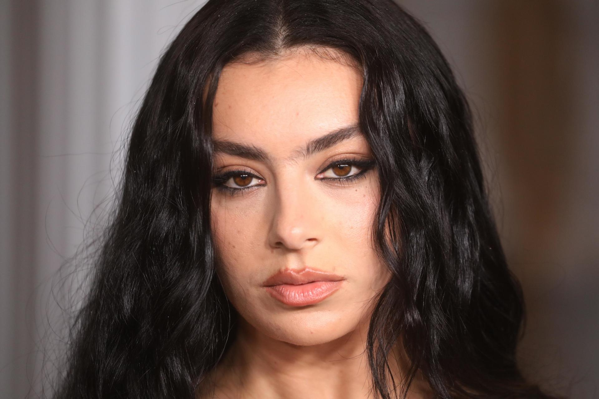 La cantante Charli XCX llevará a la pantalla 'The Moment', una película basada en su vida | Qué Pasa