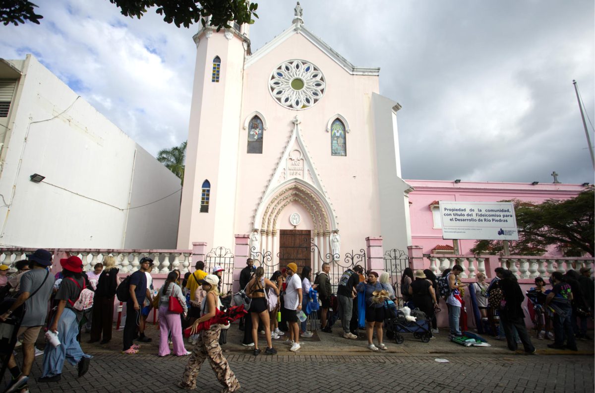 Puerto Rico Filas Filas interminables para conseguir entradas de los conciertos de Bad ...