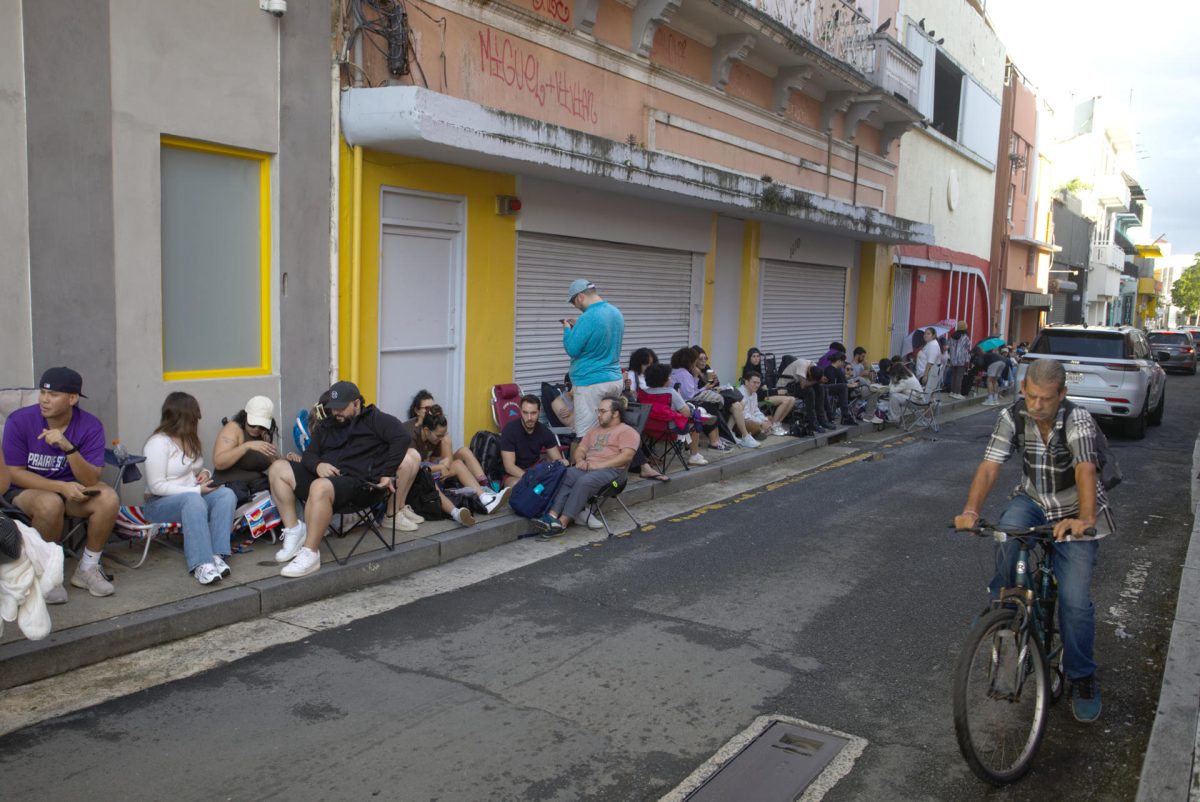 Puerto Rico Filas Filas interminables para conseguir entradas de los conciertos de Bad ...