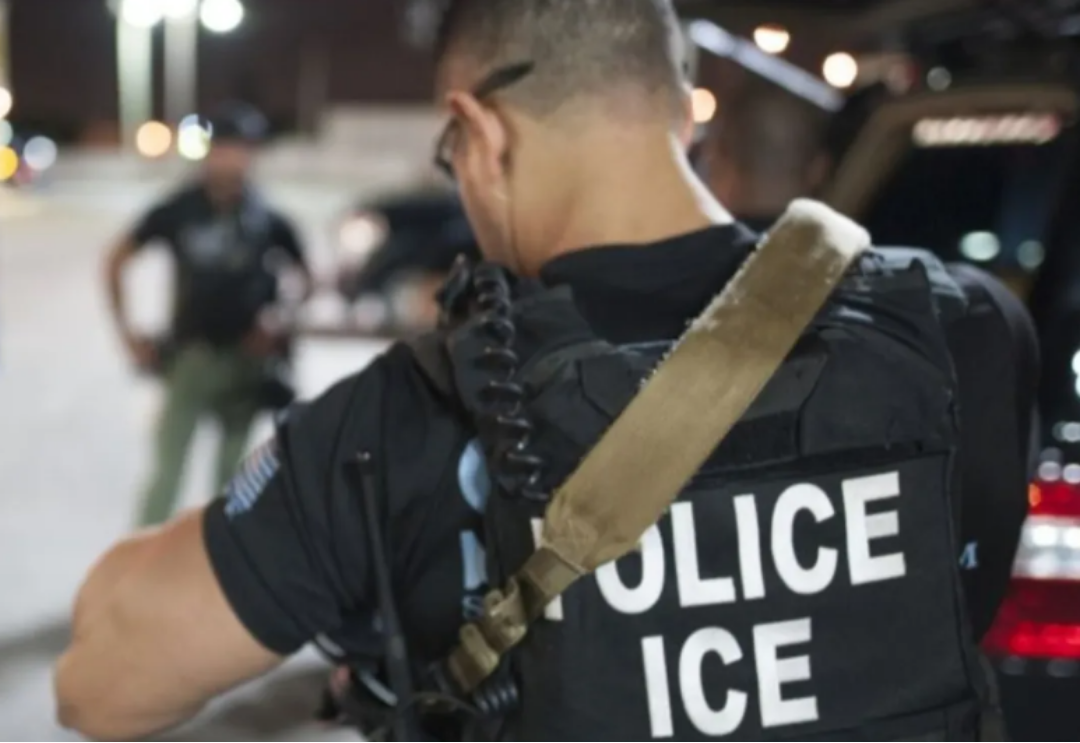Aprende qué hacer si te detienen agentes del ICE | Qué Pasa