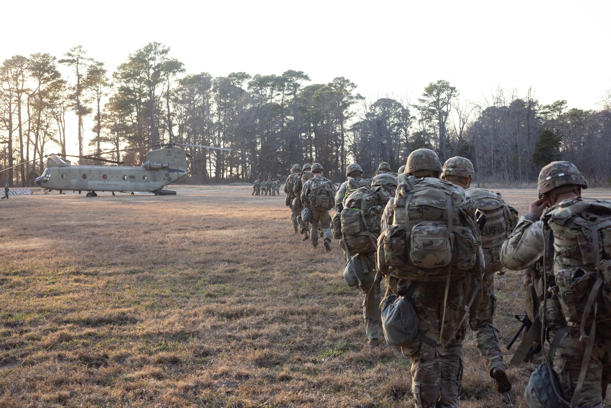 彼らはノースカロライナ州の1,5000人の軍事基地兵士を国境に送ります