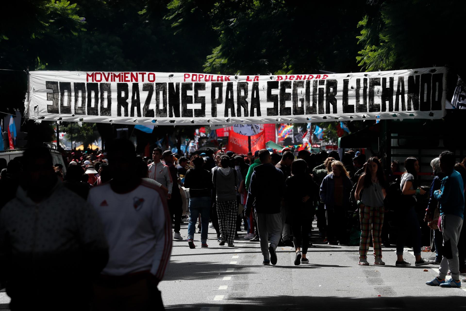El Gobierno de Milei aboga por una "memoria completa" y niega la cifra ...