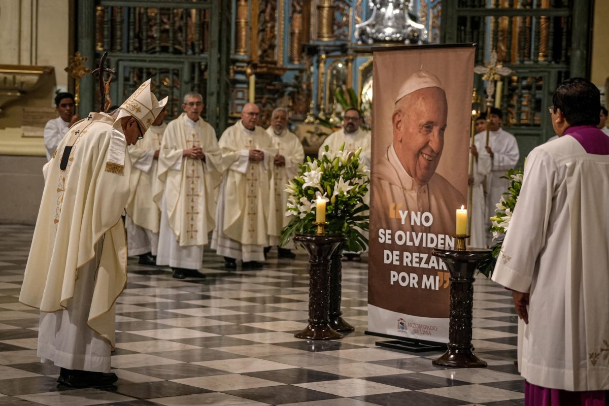 Boluarte confirma duelo nacional en Perú y una misión de alto nivel en  entierro del papa | Qué Pasa