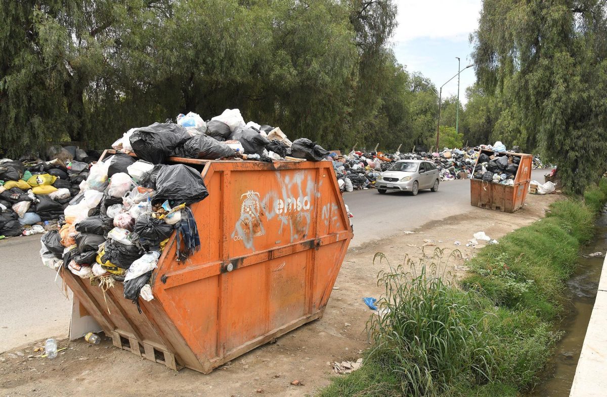 Toneladas de basura se acumulan en las calles y los hospitales en el ...