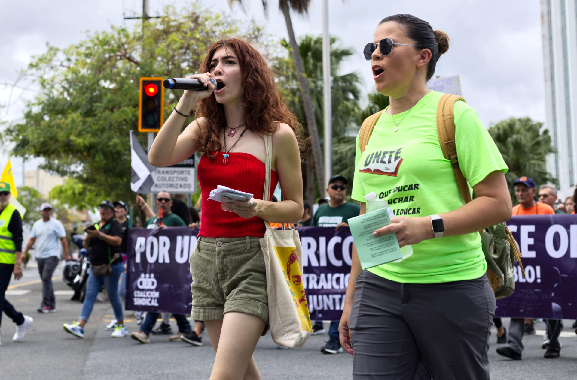 Miles de puertorriqueños protestan contra los recortes, la corrupción y ...