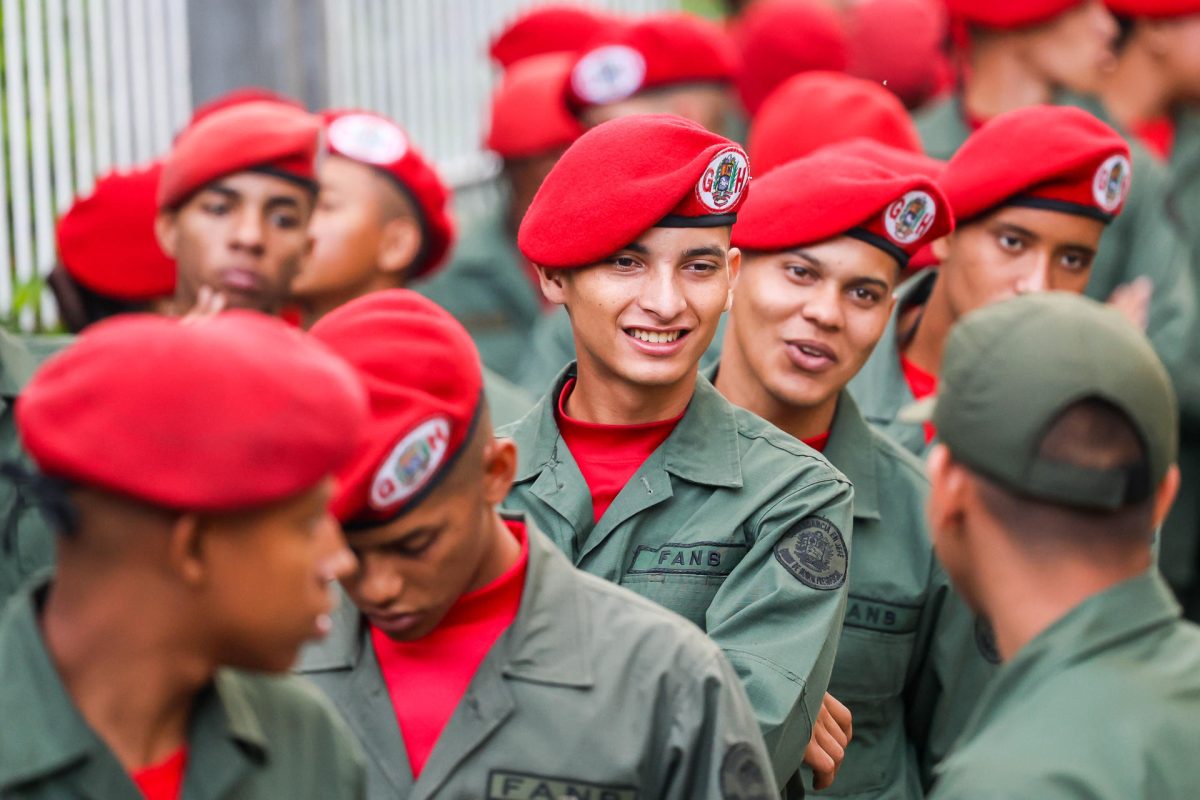 Abren los centros de voto en Venezuela para las elecciones regionales y ...