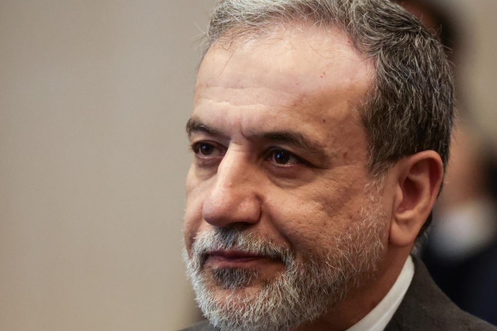 El ministro de Asuntos Exteriores de Irán, Abás Araqchí, durante la 51ª Sesión del Consejo de Ministros de Relaciones Exteriores de la Organización de Cooperación Islámica (OCI) en Estambul, Turquía, el 21 de junio de 2025. EFE/EPA/ERDEM SAHIN