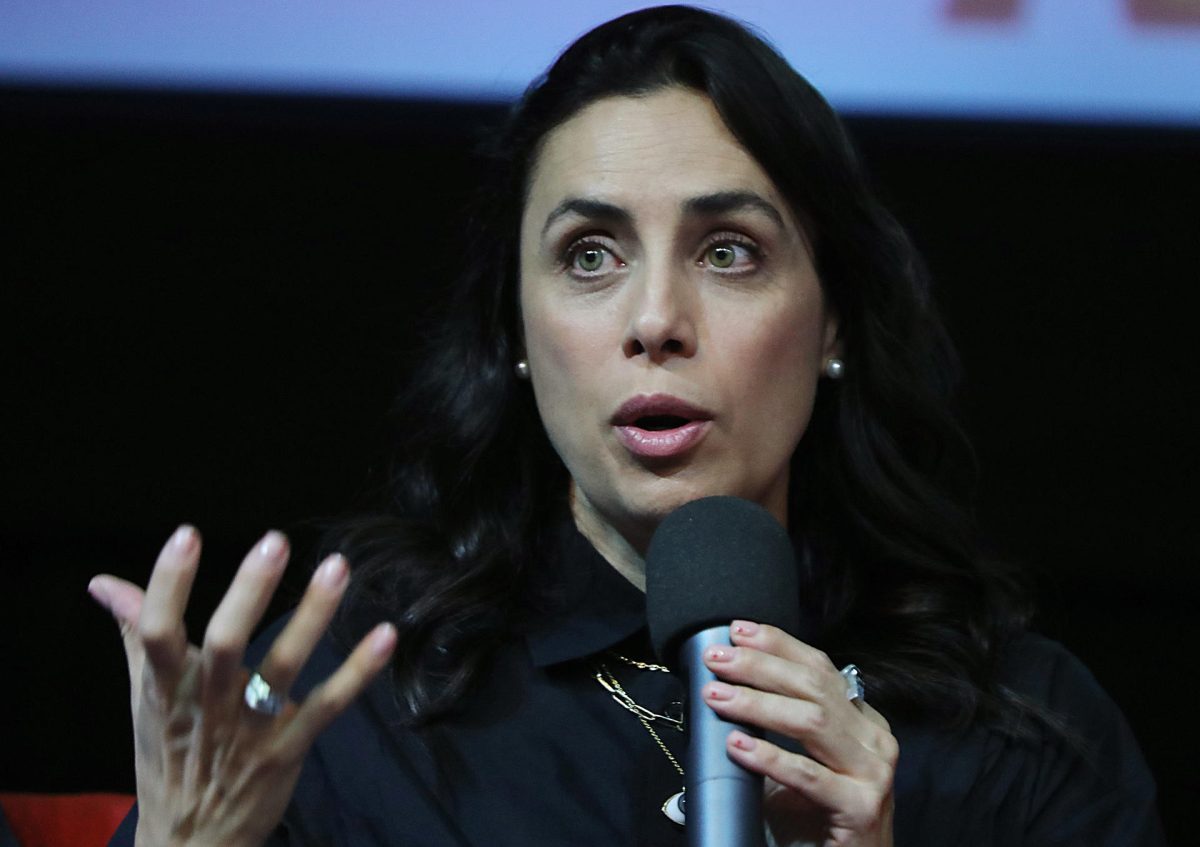 La cineasta Ximena Urrutia habla durante a una conferencia de prensa este martes, en Ciudad de México (México). EFE/ Mario Guzmán
