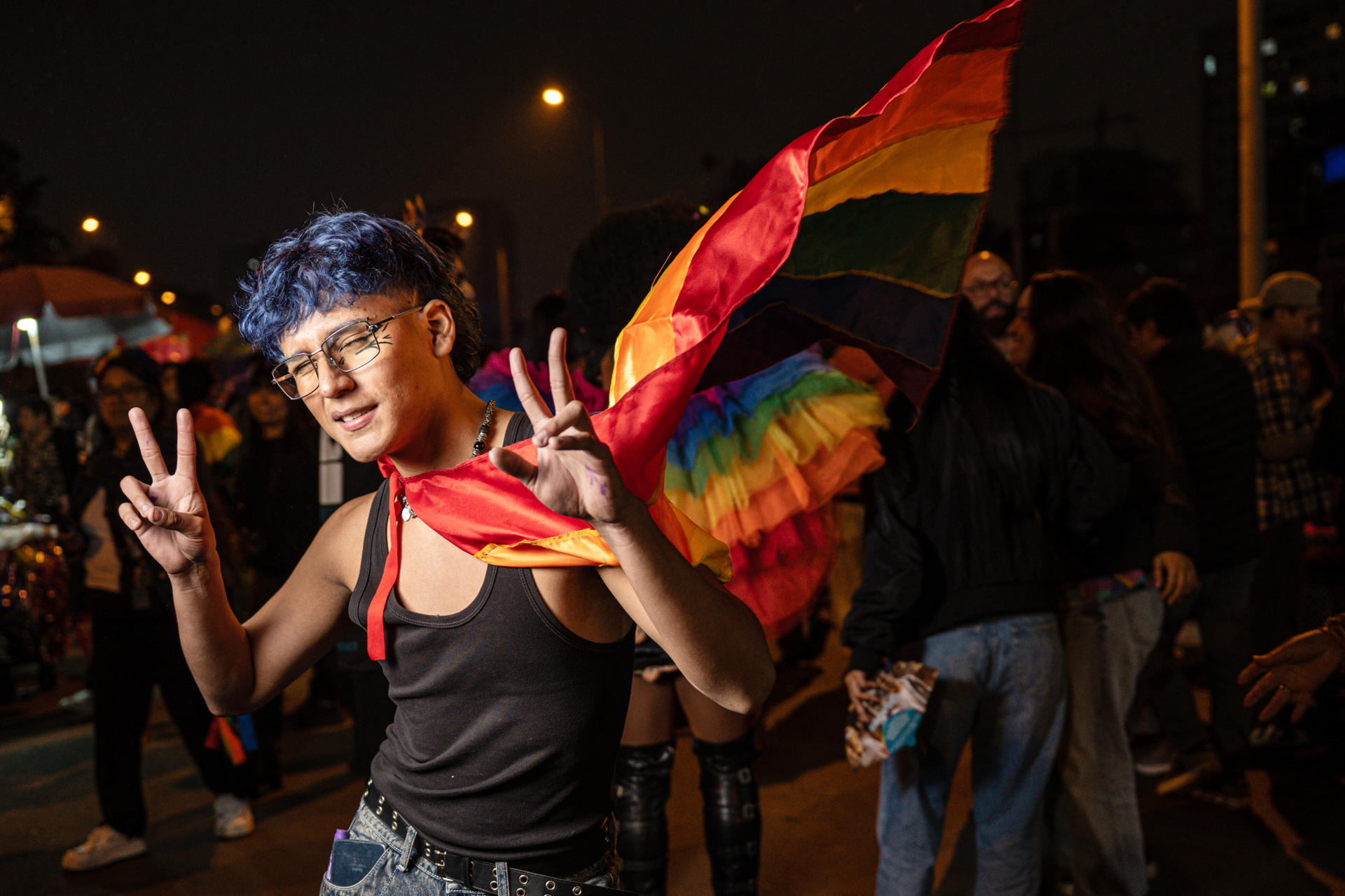 Miles de personas celebran su orgullo LGTBI en Lima y exigen igualdad ...