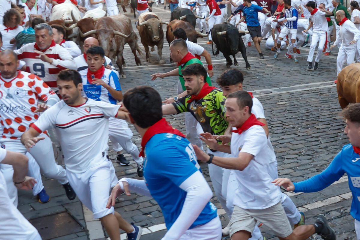 Imagen del cuarto encierro de los Sanfermines, el 10 de julio de 2025. EFE/Jesus Diges
