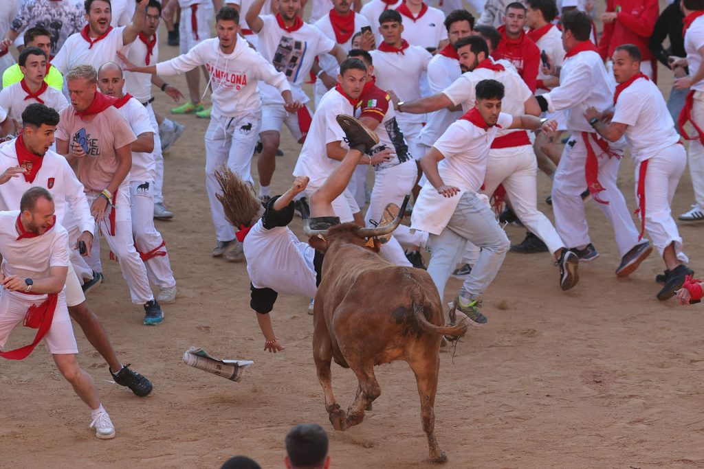 Tercer encierro de los sanfermines de Pamplona (España). EFE/J.P. Urdiroz