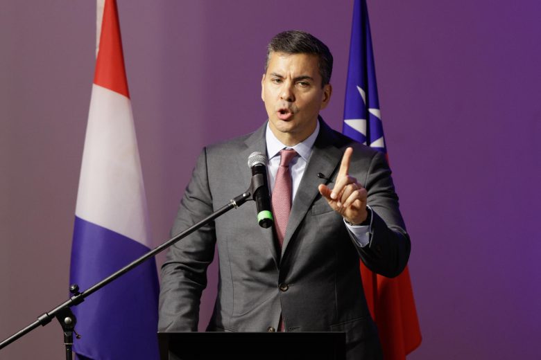 Fotografía del 14 de julio del presidente de Paraguay, Santiago Peña, durante el Foro de Inversiones Paraguay-Taiwan, en Asunción (Paraguay). EFE/ Juan Pablo Pino