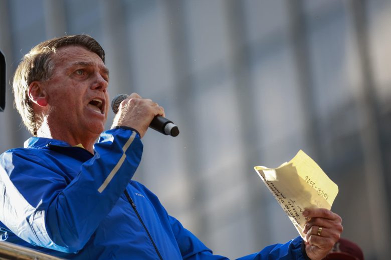 Jair Bolsonaro debe usar tobillera electrónica