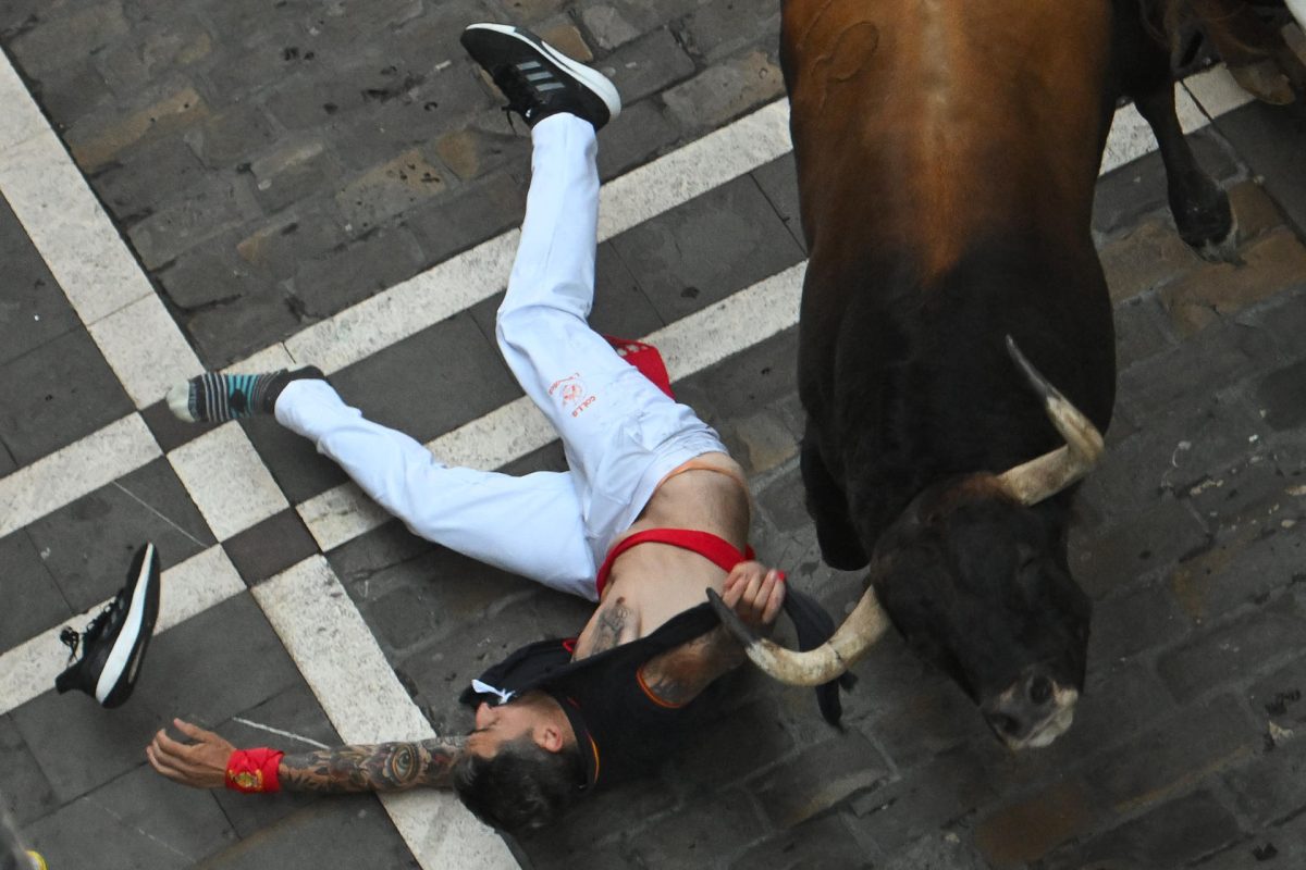 Tercer encierro de los sanfermines de Pamplona (España). EFE/Jose Luis Larrion