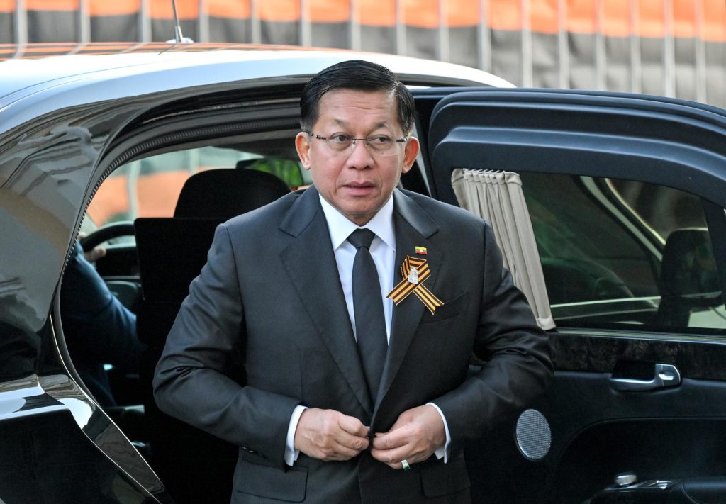 Imagen de archivo tomada el 8 de mayo de 2025 que muestra al líder de la junta militar de Birmania, Min Aung Hlaing, en Moscú, Rusia. EFE/EPA/ALEXANDR KRYAZHEV / HOST PHOTO AGENCY RIA NOVOSTI HANDOUT HANDOUT EDITORIAL USE ONLY/NO SALESHANDOUT EDITORIAL USE ONLY/NO SALES