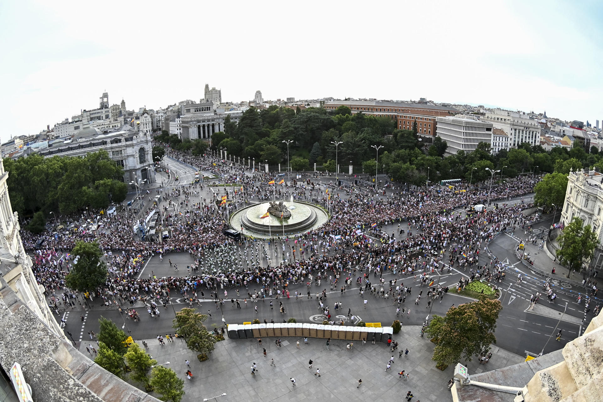 Miles de personas recorren el centro de Madrid en la marcha del Orgullo ...