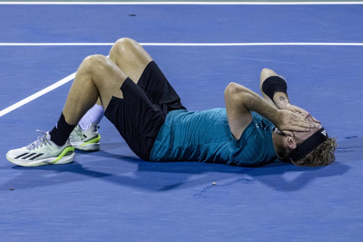 El español Alejandro Davidovich Fokina celebra su triunfo en los cuartos de final del torneo de Washington ante el estadounidense Taylor Fritz. EFE/EPA/SHAWN THEW
