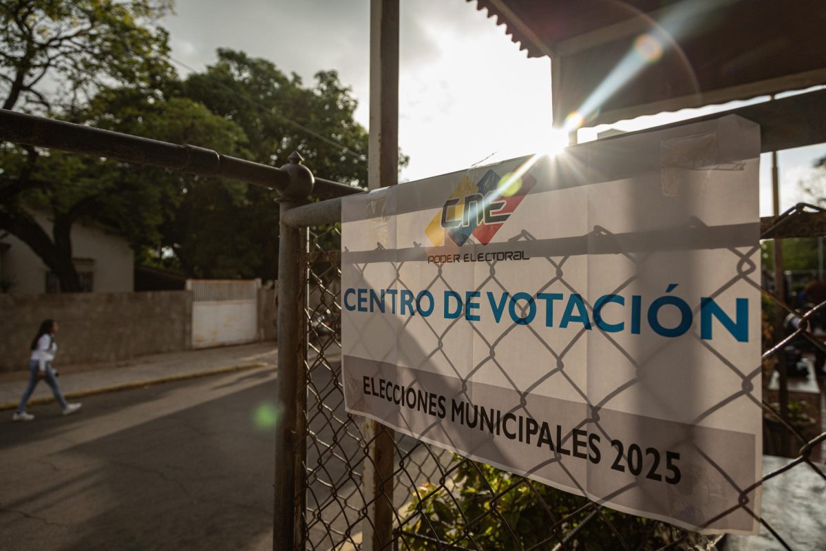 Abren los centros de votación para comicios municipales y consulta ...