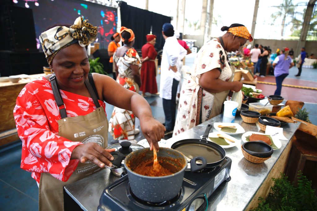 Mujeres cocinan durante el Encuentro Internacional de Mujeres Afrodescendientes de Cali (Colombia). EFE/ Archivo/Ernesto Guzmán