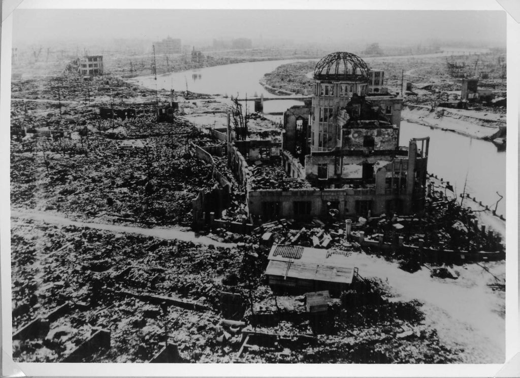 Fotografía facilitada de la Cúpula de la Bomba Atómica en Hiroshima por el ejército estadounidense tras estallar la bomba atómica sobre la ciudad japonesa el 6 de agosto de 1945. EFE/Archivo