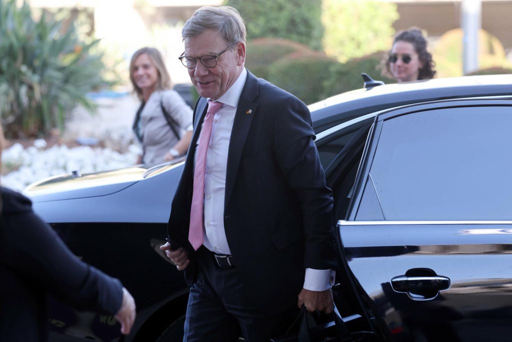 El ministro de Asuntos Exteriores alemán, Johann Wadephul, llega para reunirse con el ministro de Asuntos Exteriores de Israel en el Ministerio de Asuntos Exteriores en Jerusalén, el 31 de julio de 2025. (Alemania, Jerusalén) EFE/EPA/ABIR SULTAN EPA
 
//////////
 
Jerusalem (Israel), 31/07/2025.- German Foreign Minister Johann Wadephul arrives to meet with Israeli Foreign Minister at the Foreign Ministry in Jerusalem, 31 July 2025. Foreign Minister Wadephul wants to work towards on the Israeli government to allow aid deliveries for people in Gaza. (Alemania, Jerusalén) EFE/EPA/ABIR SULTAN EPA